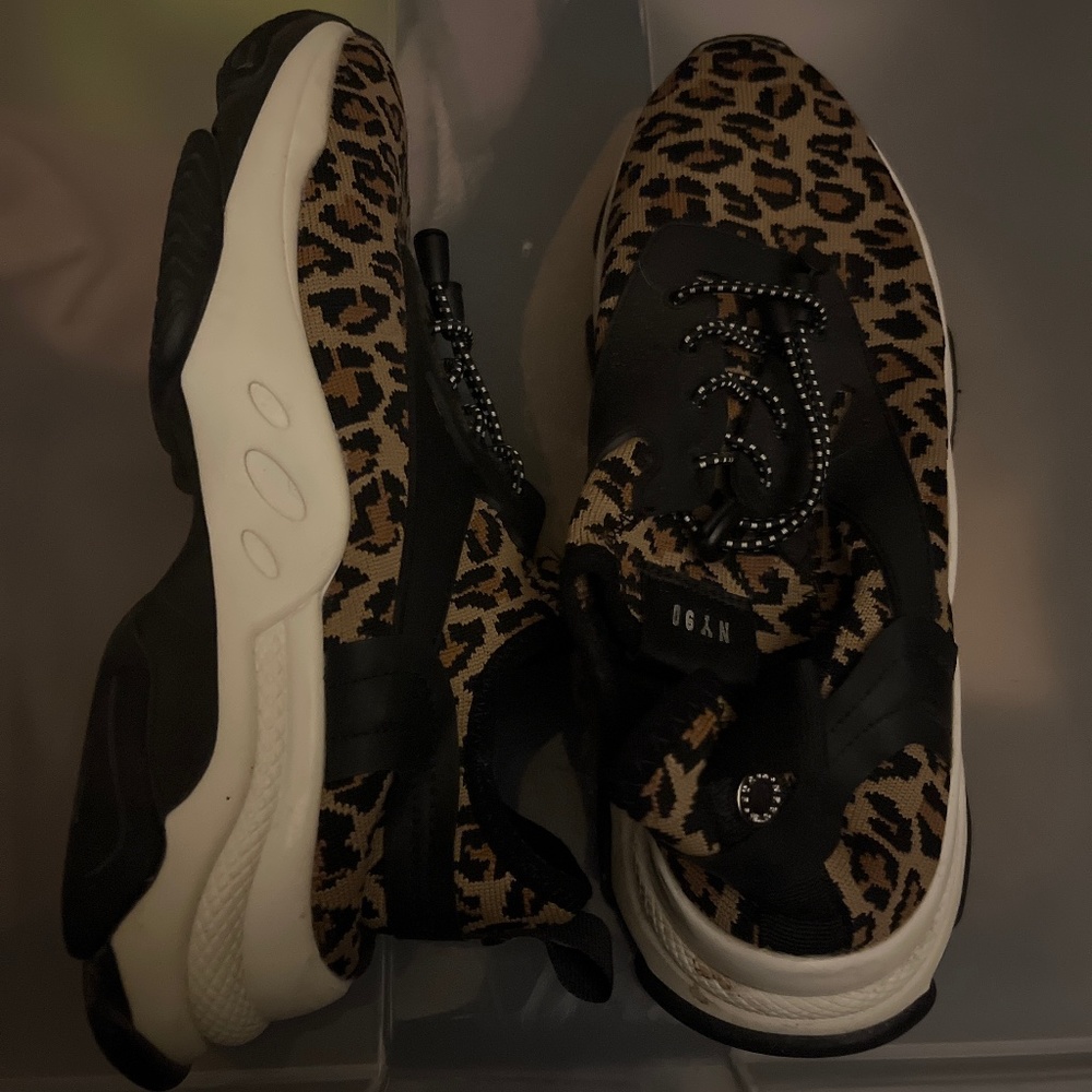 STEVE MADDEN LEOPARD SNEAKERS